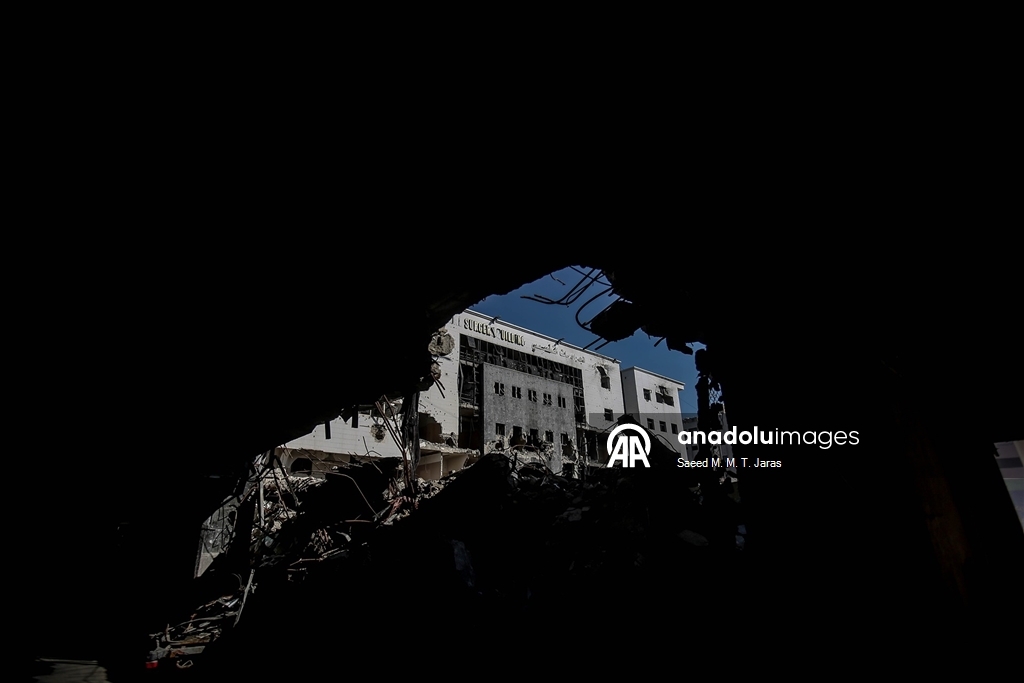 مدينة غزة.. حفل تخرج 168 طبيبًا فلسطينيا بمجمع الشفاء "المدمّر"