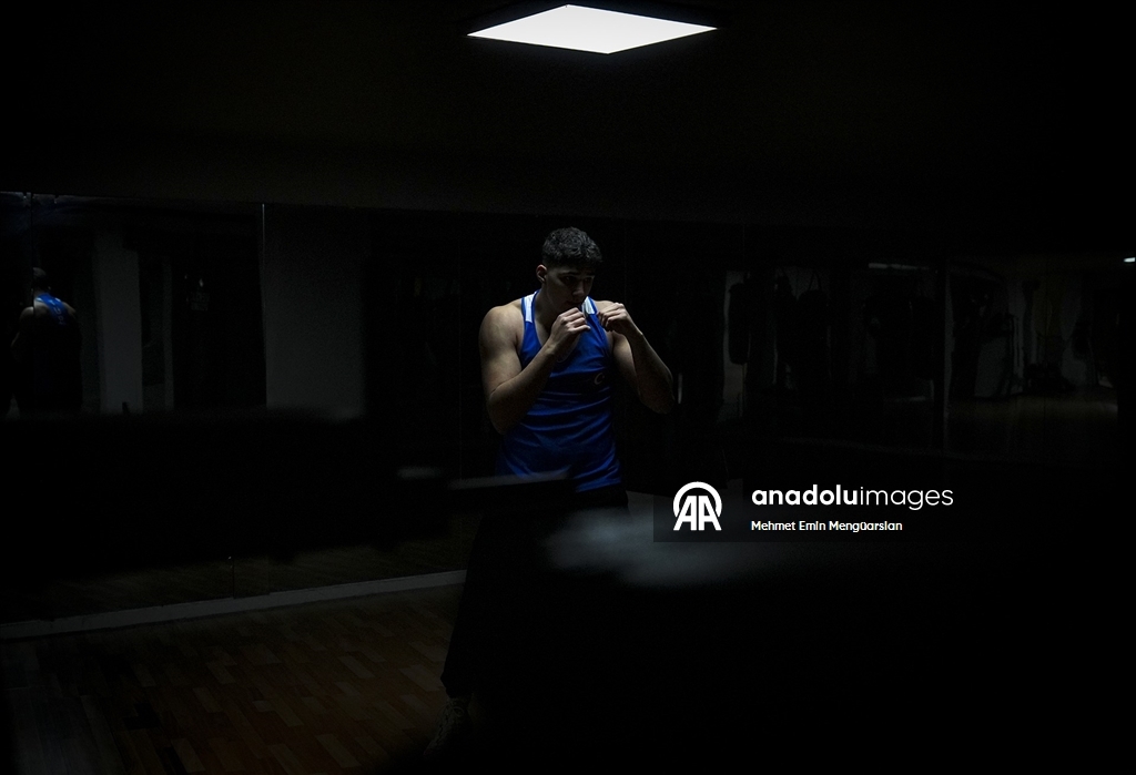 16 yaşında Avrupa şampiyonu olan milli boksörün gözü yükseklerde