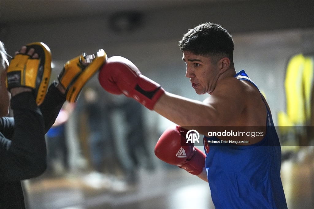 16 yaşında Avrupa şampiyonu olan milli boksörün gözü yükseklerde