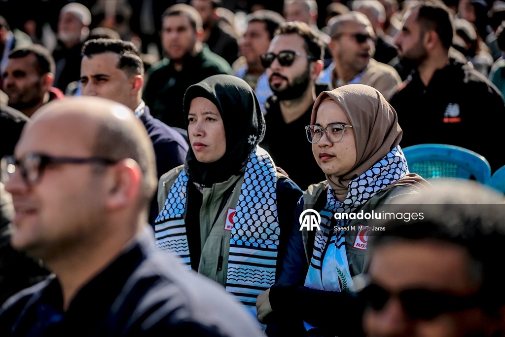 مدينة غزة.. حفل تخرج 168 طبيبًا فلسطينيا بمجمع الشفاء "المدمّر"