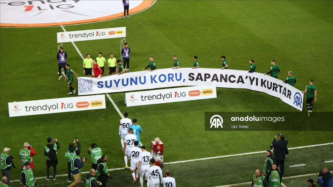 Sakaryaspor "Suyunu Koru, Sapanca'yı Kurtar" pankartıyla maça çıktı