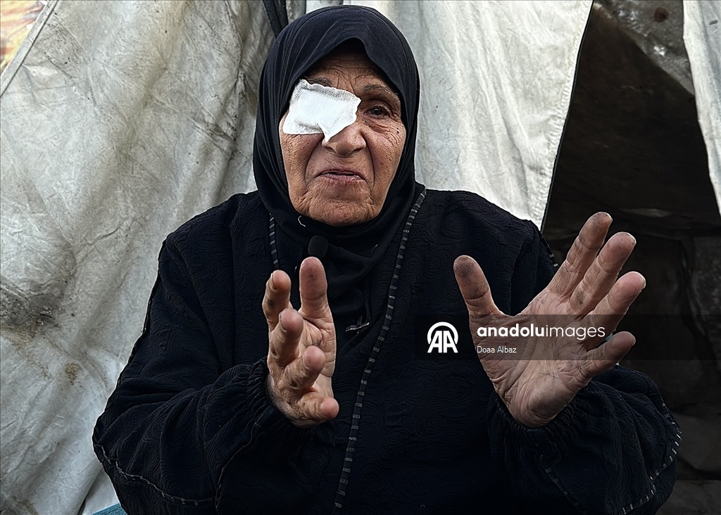 Han Yunus’ta çadırda yaşam mücadelesi veren Um Fadi, ailesiz çocuklara sahip çıkıyor