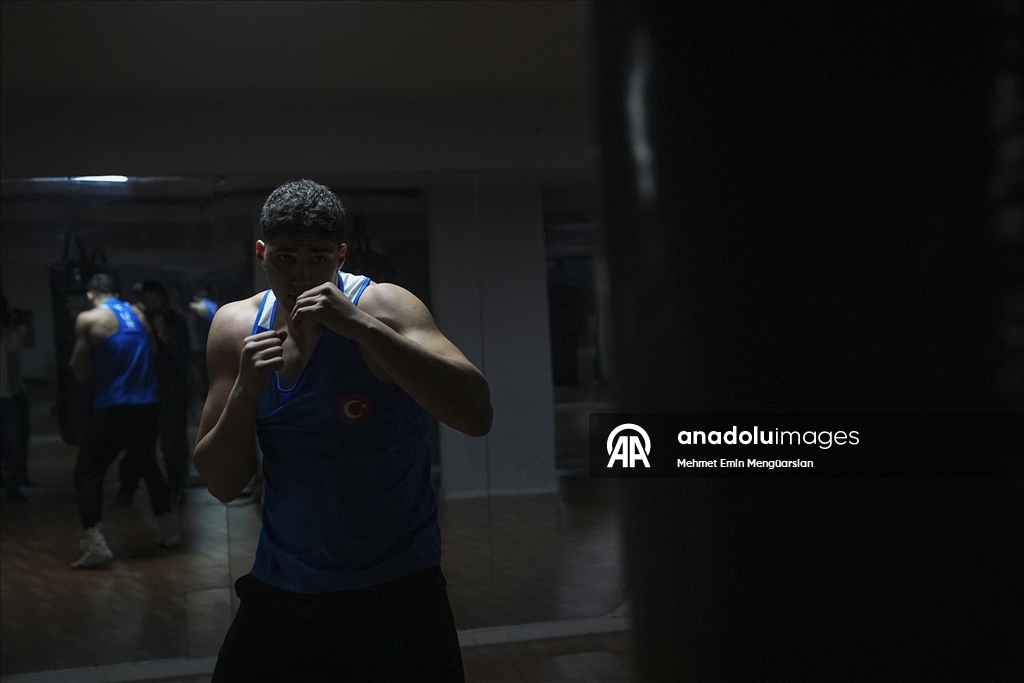 16 yaşında Avrupa şampiyonu olan milli boksörün gözü yükseklerde