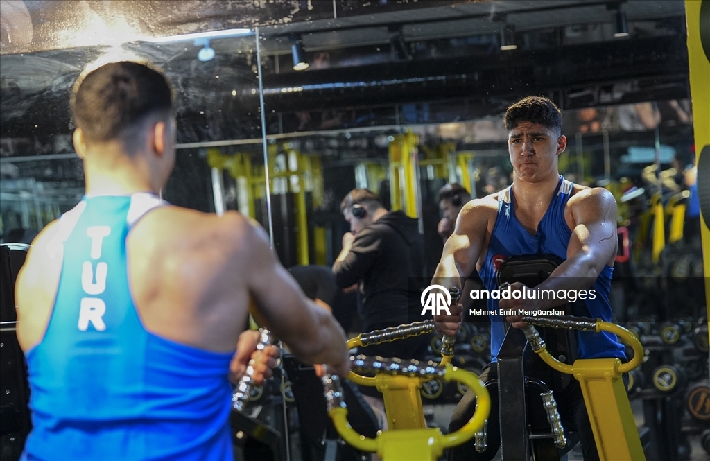 16 yaşında Avrupa şampiyonu olan milli boksörün gözü yükseklerde