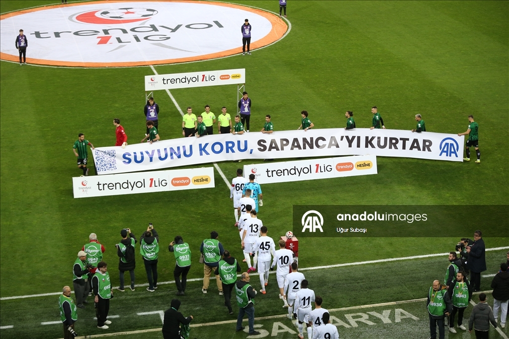 Sakaryaspor "Suyunu Koru, Sapanca'yı Kurtar" pankartıyla maça çıktı