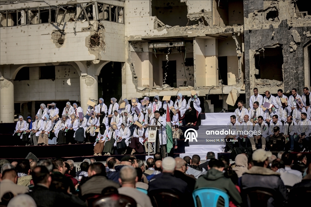 مدينة غزة.. حفل تخرج 168 طبيبًا فلسطينيا بمجمع الشفاء "المدمّر"