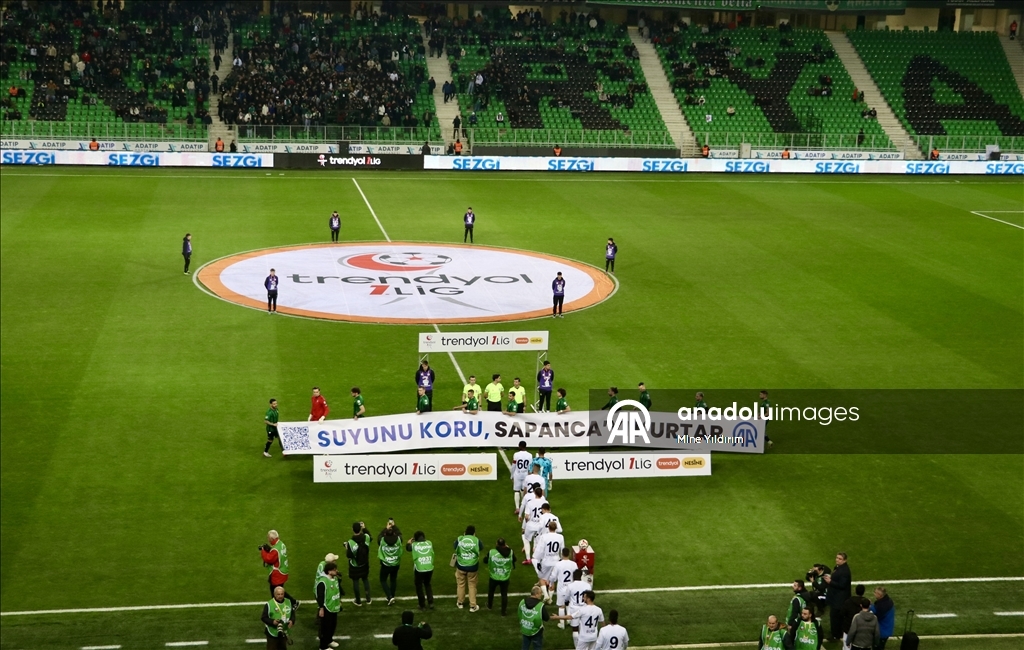 Sakaryaspor, "Suyunu Koru, Sapanca'yı Kurtar" pankartıyla maça çıktı