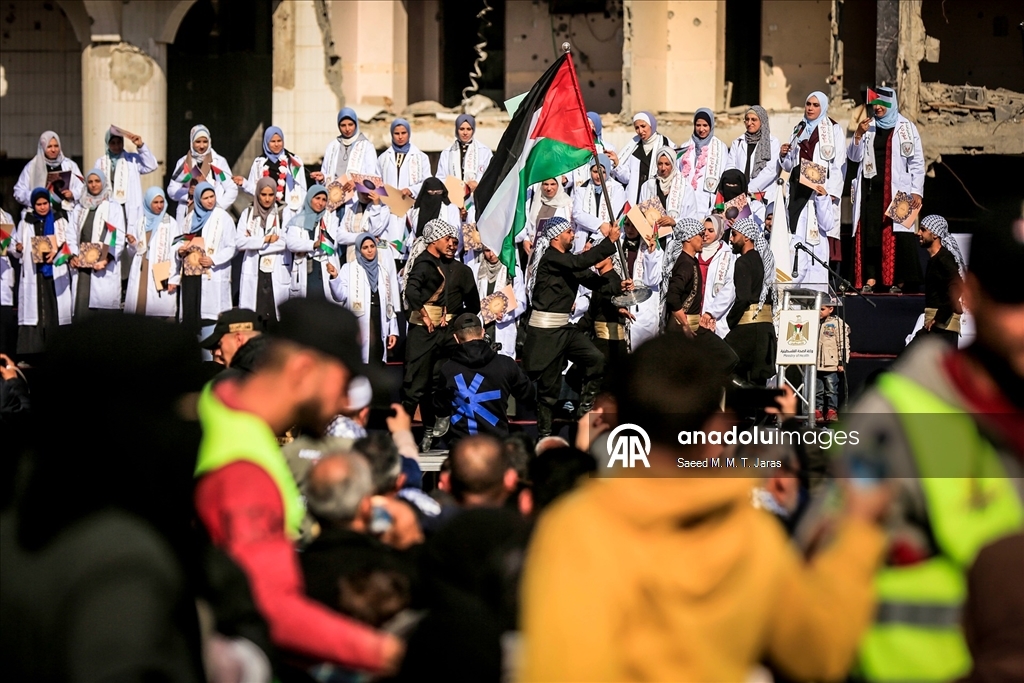 مدينة غزة.. حفل تخرج 168 طبيبًا فلسطينيا بمجمع الشفاء "المدمّر"