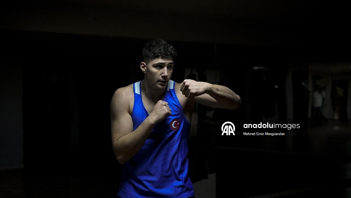 16 yaşında Avrupa şampiyonu olan milli boksörün gözü yükseklerde