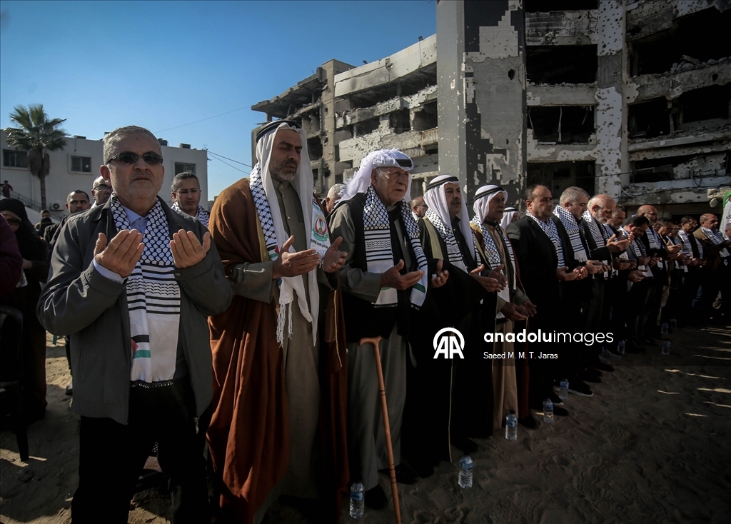 مدينة غزة.. حفل تخرج 168 طبيبًا فلسطينيا بمجمع الشفاء "المدمّر"