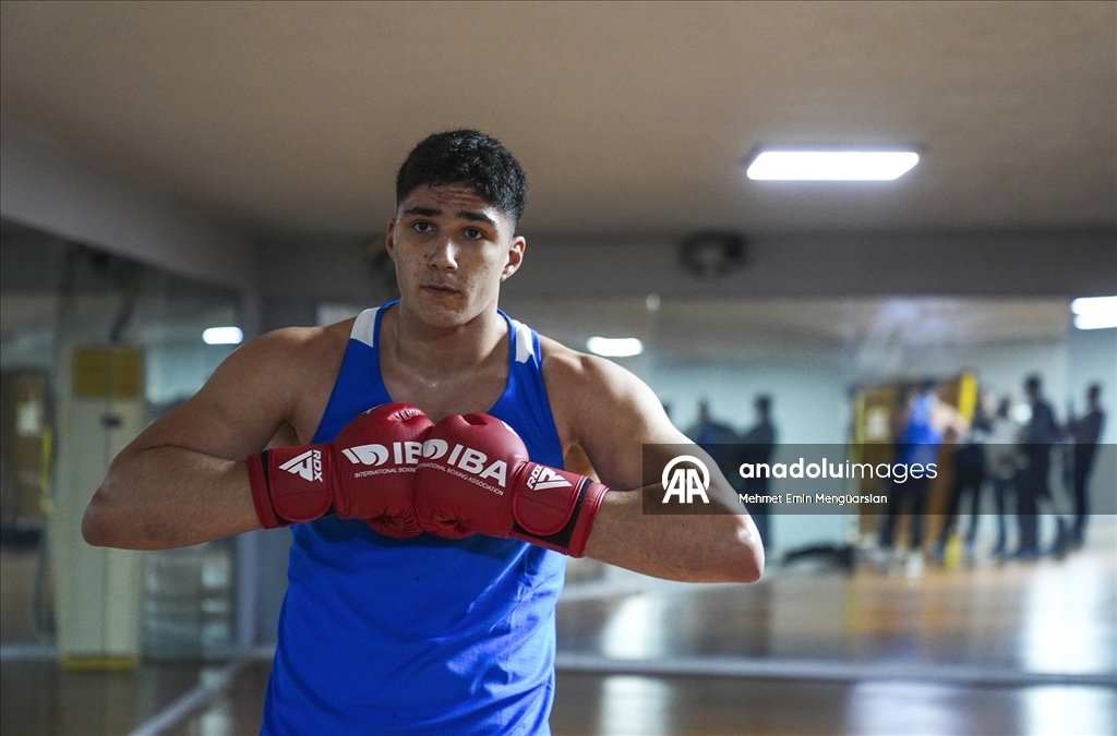 16 yaşında Avrupa şampiyonu olan milli boksörün gözü yükseklerde