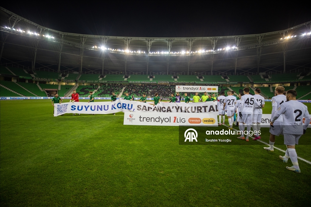 Sakaryaspor, "Suyunu Koru, Sapanca'yı Kurtar" pankartıyla maça çıktı