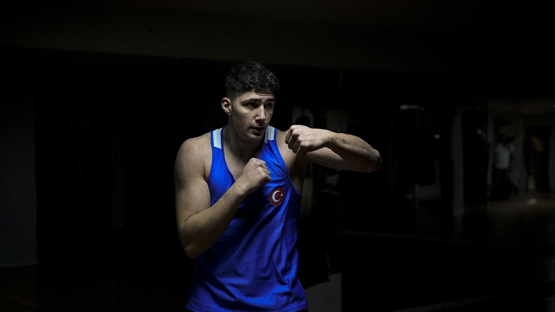 16 yaşında Avrupa şampiyonu olan milli boksörün gözü yükseklerde