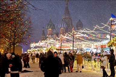 Москва сияет предновогодними огнями
