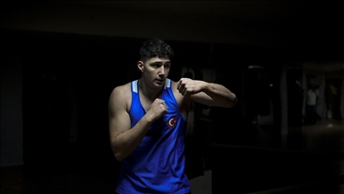 16 yaşında Avrupa şampiyonu olan milli boksörün gözü yükseklerde