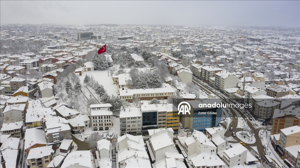 Bolu'da kar yağışı etkili oluyor