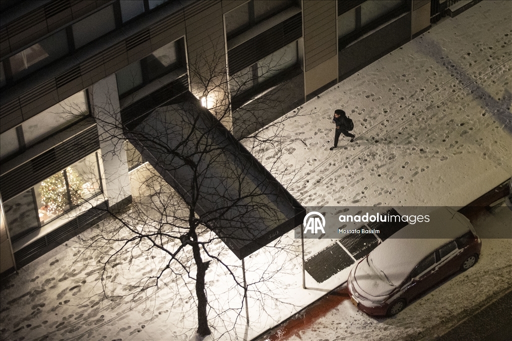 New York'ta kar fırtınası etkili oldu