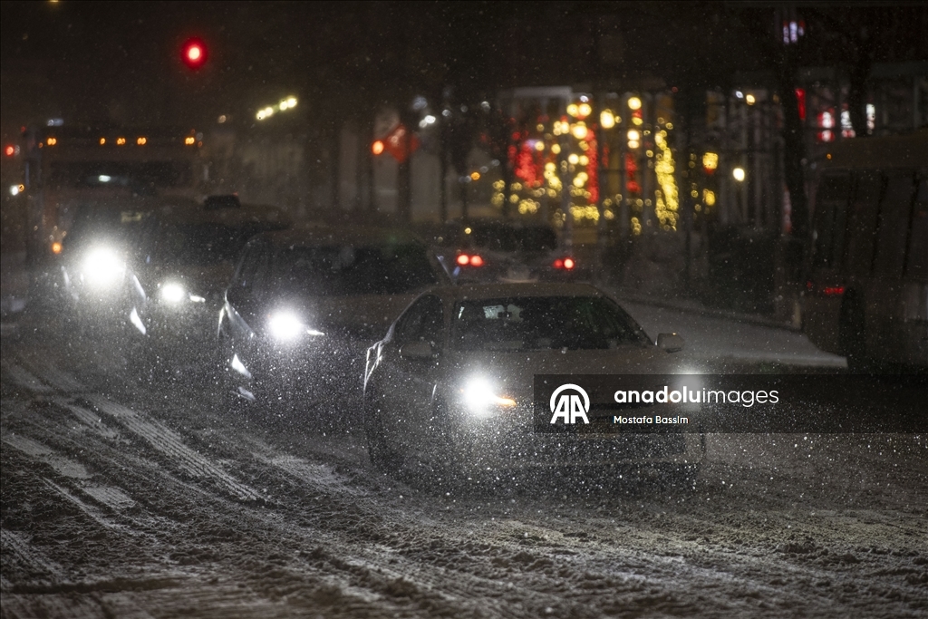 New York'ta kar fırtınası etkili oldu