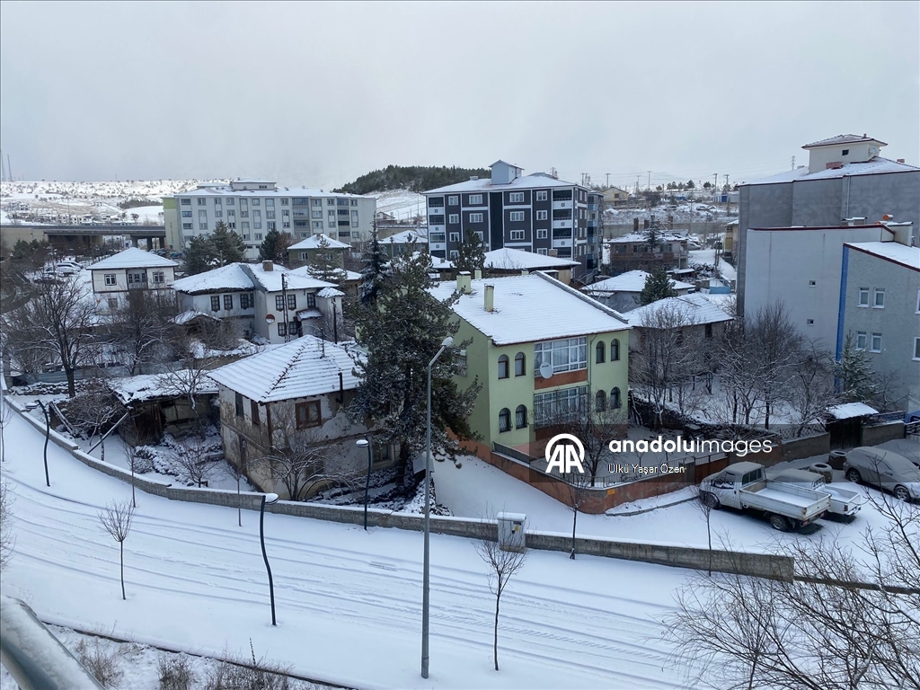 Çankırı'nın yüksek kesimlerinde kar yağışı etkili oldu