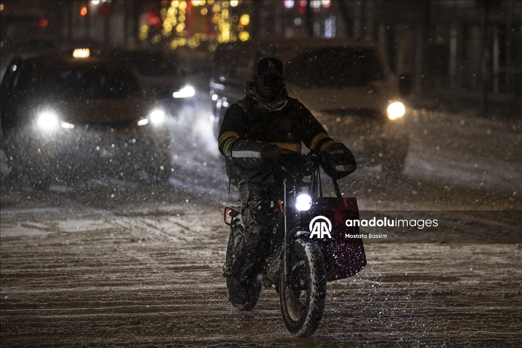 New York'ta kar fırtınası etkili oldu