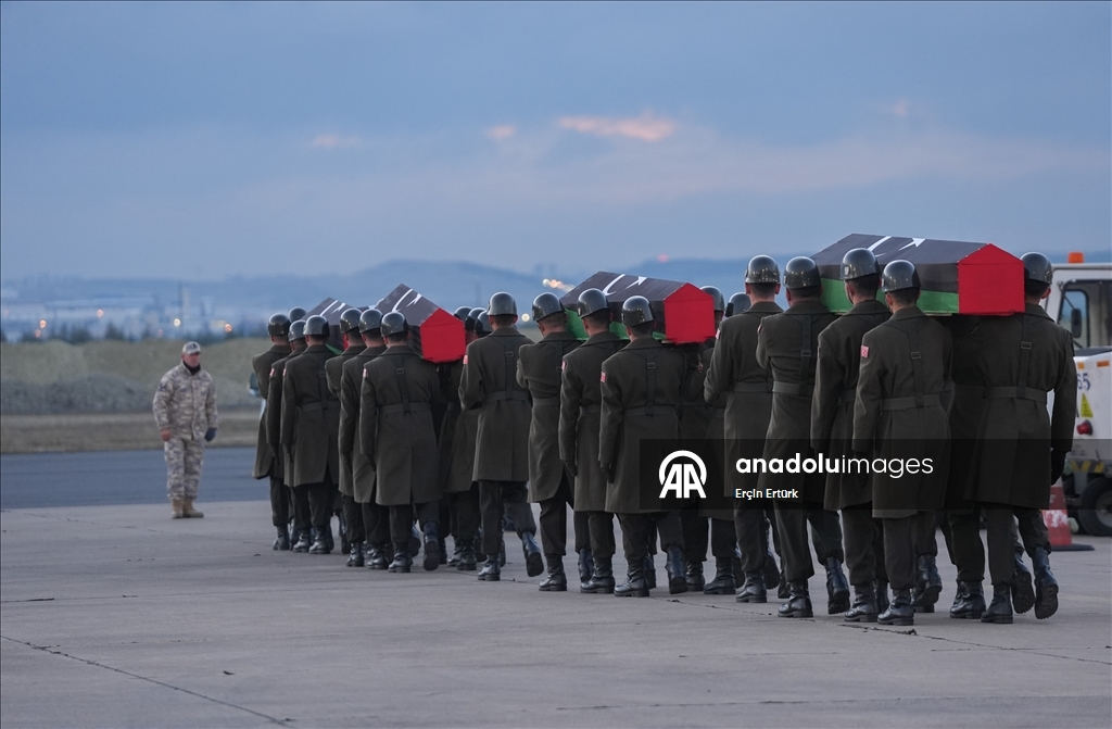 В Турции состоялась церемония в память о погибших при крушении самолета под Анкарой