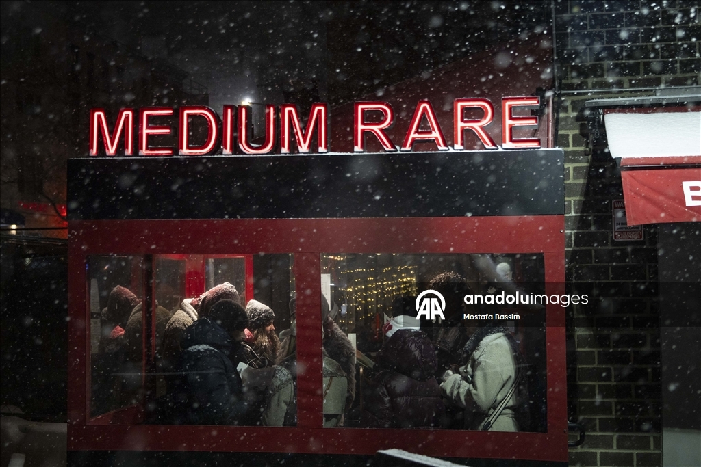 New York'ta kar fırtınası etkili oldu