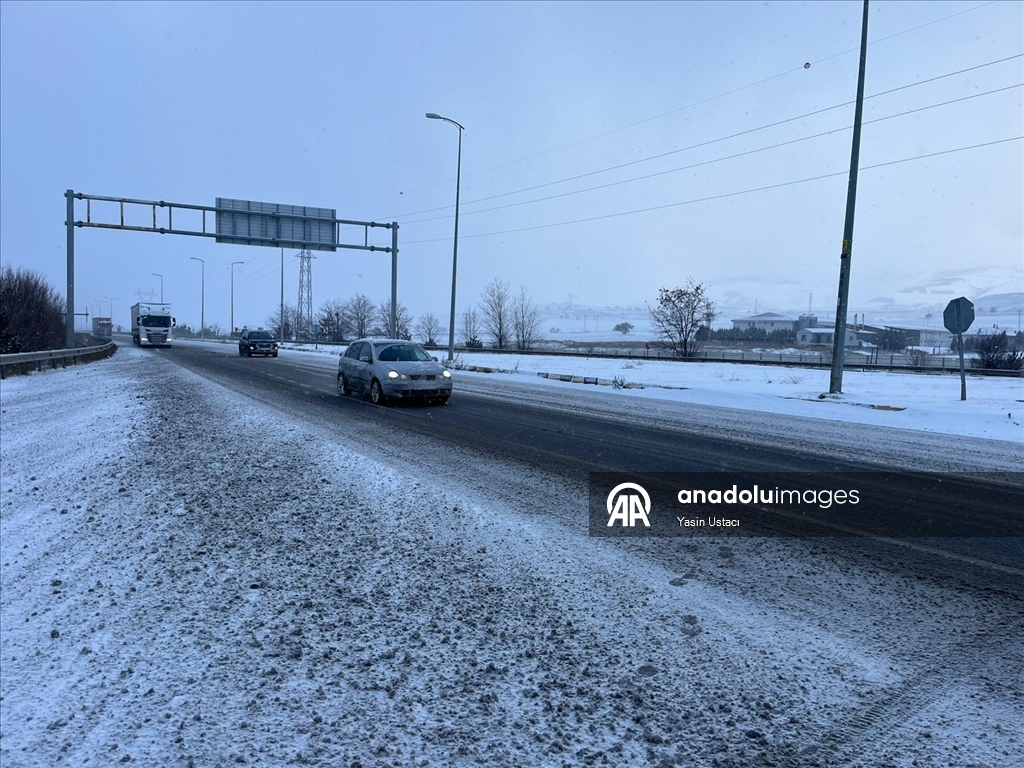 Çankırı'nın yüksek kesimlerinde kar yağışı etkili oldu