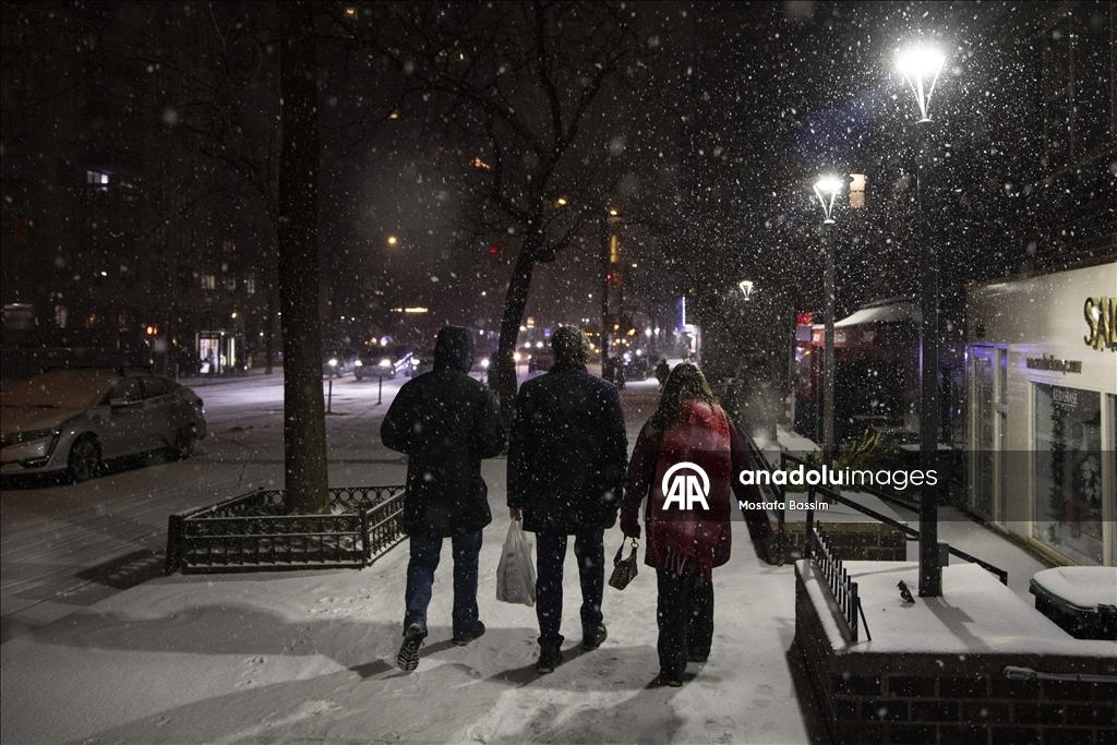 New York'ta kar fırtınası etkili oldu