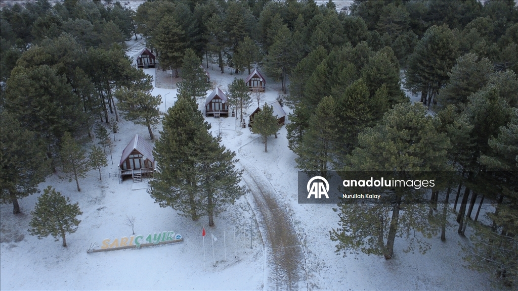 Manisa'da sezonun ilk kar yağışı etkili oldu