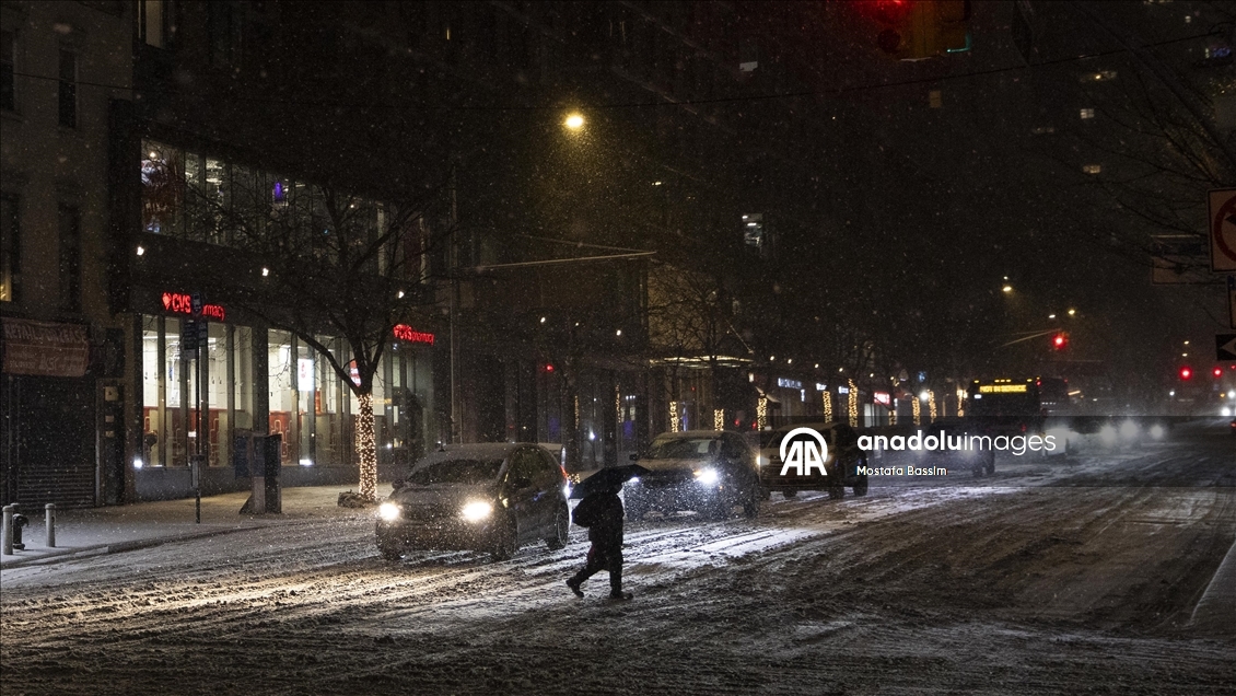 New York'ta kar fırtınası etkili oldu