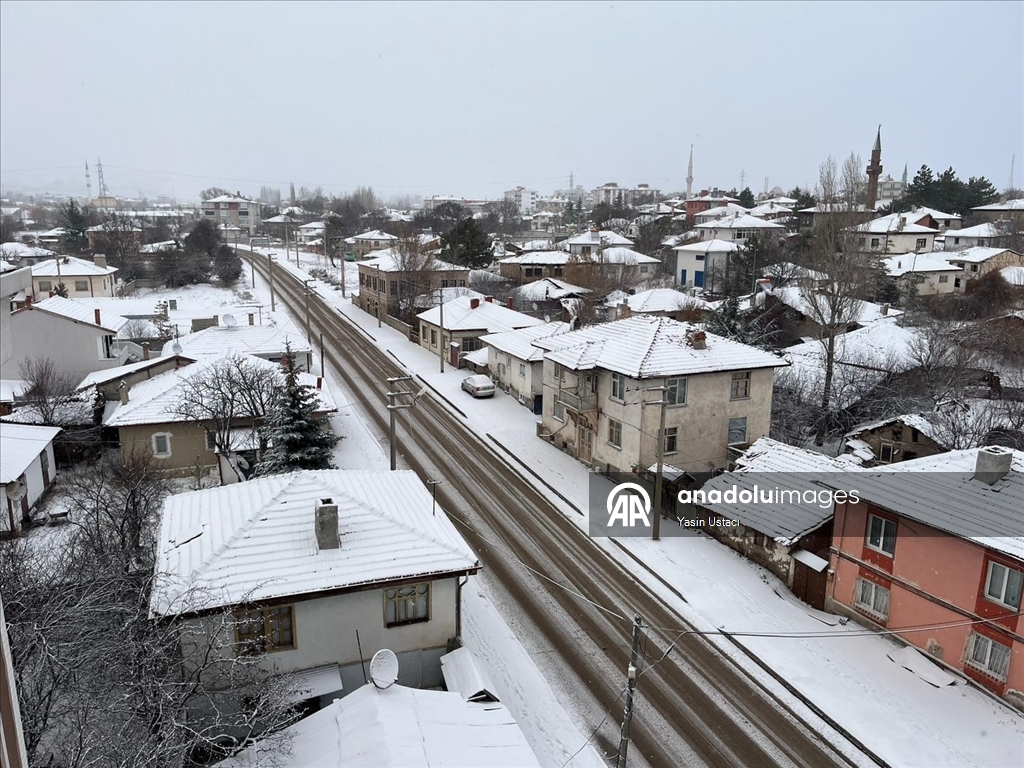 Çankırı'nın yüksek kesimlerinde kar yağışı etkili oldu