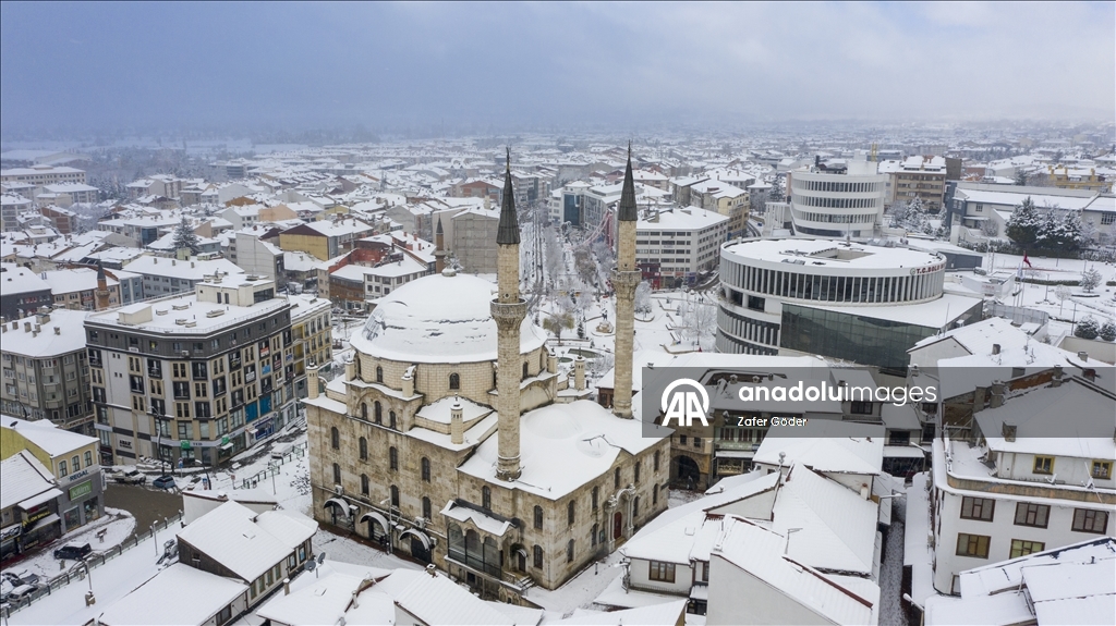 Bolu'da kar yağışı etkili oluyor