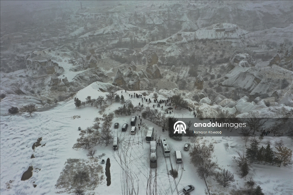 Kapadokya'da kar yağışı etkili oldu