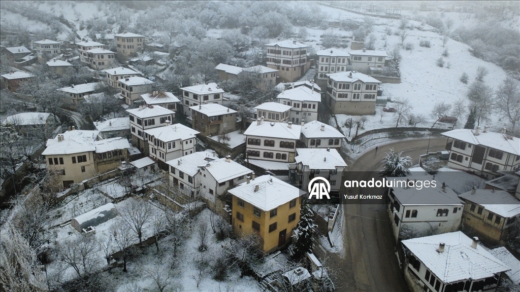 Safranbolu'da tarihi konaklar karla kaplandı