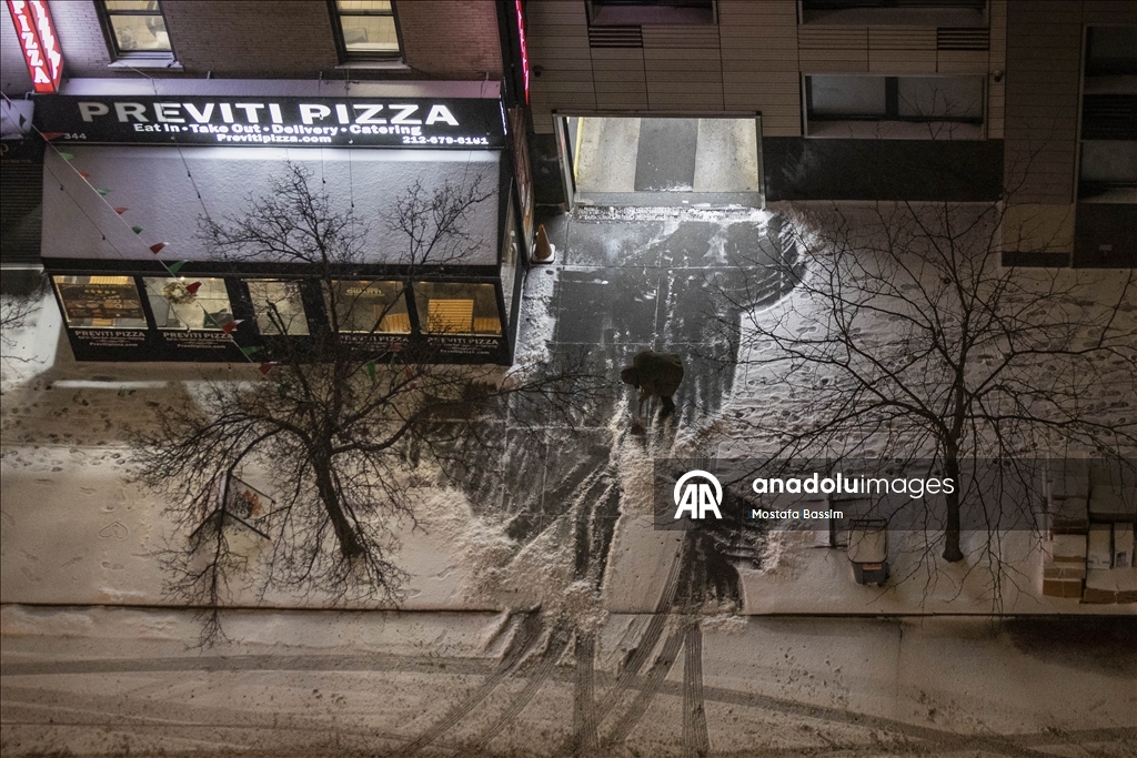 New York'ta kar fırtınası etkili oldu