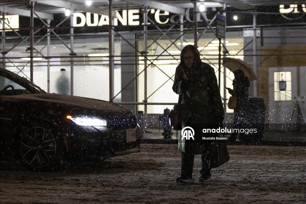 New York'ta kar fırtınası etkili oldu