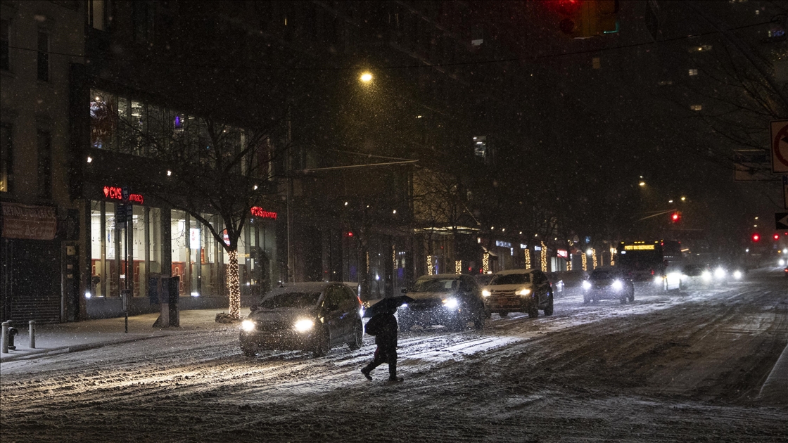 New York'ta kar fırtınası etkili oldu
