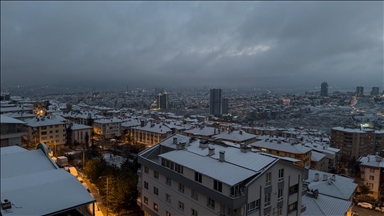 Ankara'ya yılın ilk karı yağdı