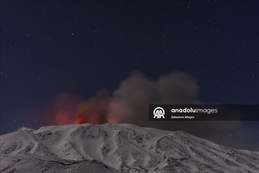 Etna Yanardağı’nın volkanik faaliyeti devam ediyor