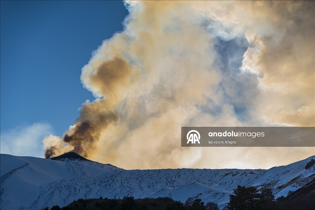Etna Yanardağı’nın volkanik faaliyeti devam ediyor