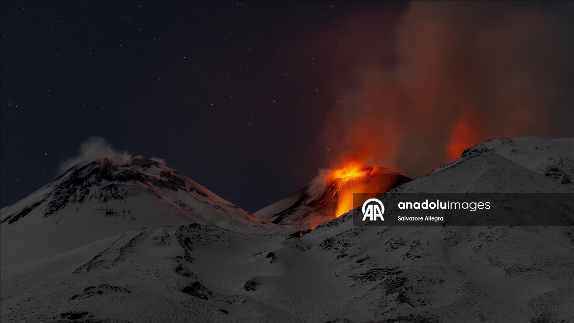 Etna Yanardağı’nın volkanik faaliyeti devam ediyor