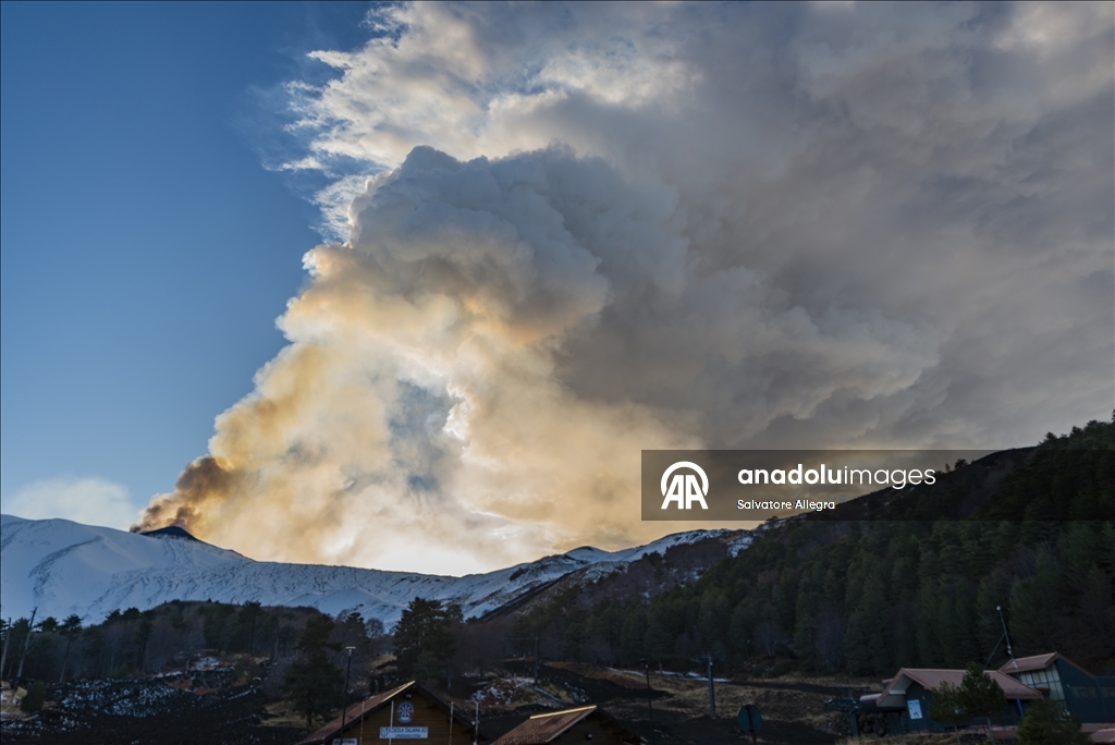 Etna Yanardağı’nın volkanik faaliyeti devam ediyor