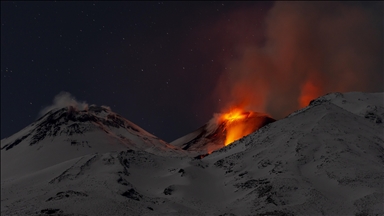 Etna Yanardağı’nın volkanik faaliyeti devam ediyor