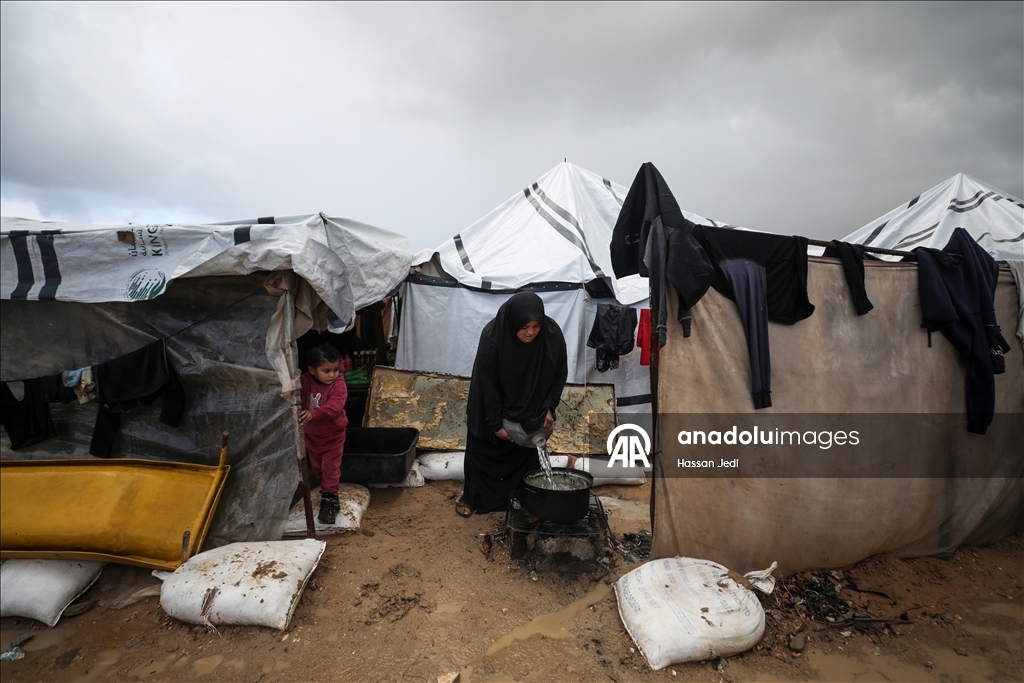 Повседневная жизнь среди руин в лагере Нусейрат в Газе