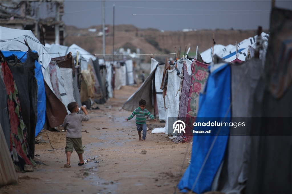 Повседневная жизнь среди руин в лагере Нусейрат в Газе