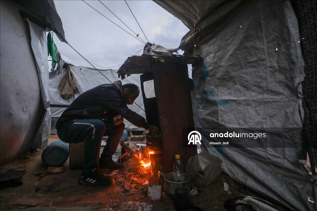 Повседневная жизнь среди руин в лагере Нусейрат в Газе