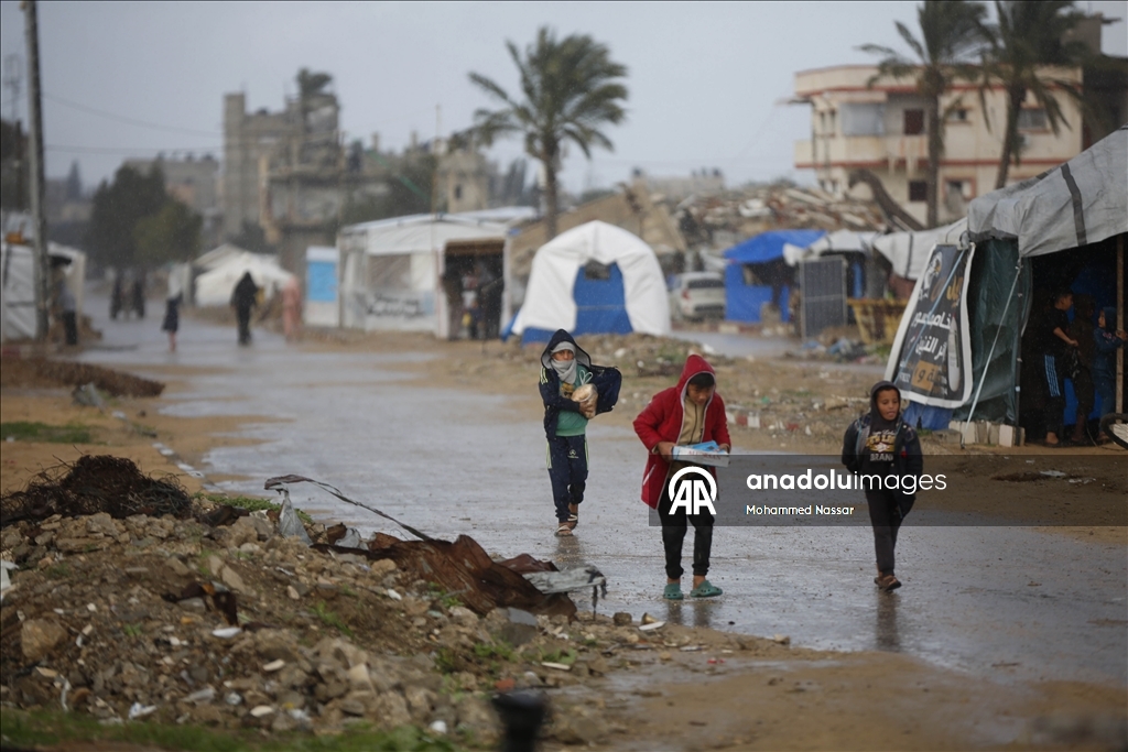 Gazze’de kış şartları Filistinlilerin yaşamını zorlaştırıyor