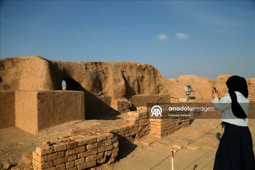 Зиккурат Чога-Занбиль - выдающийся памятник эламской цивилизации