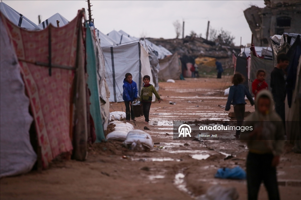 Повседневная жизнь среди руин в лагере Нусейрат в Газе