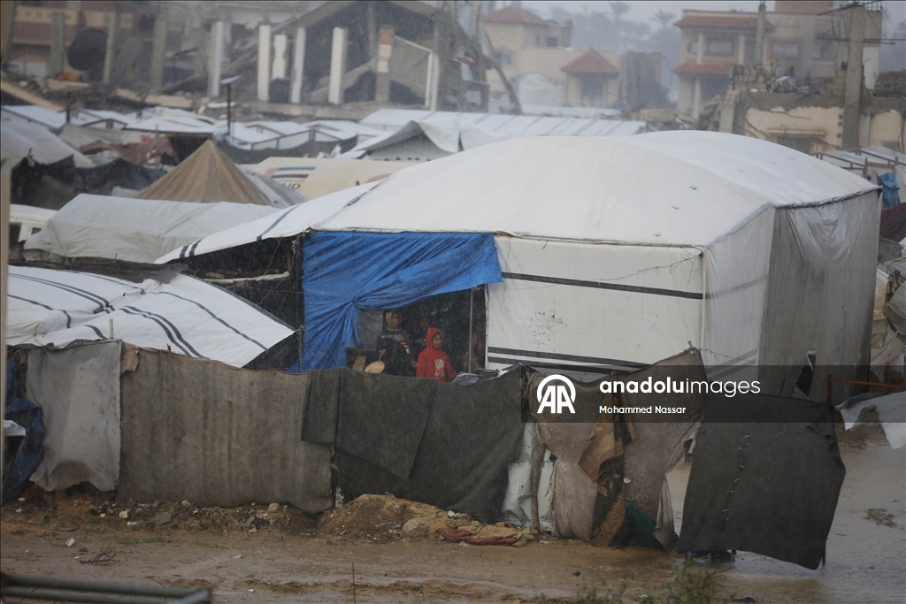 Gazze’de kış şartları Filistinlilerin yaşamını zorlaştırıyor